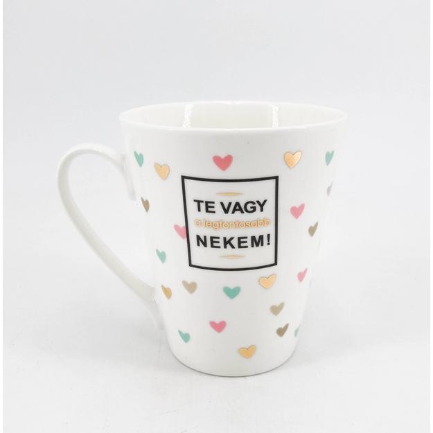 Bögre szívecskés V-forma 300ml (Te vagy a legfontosabb nekem)